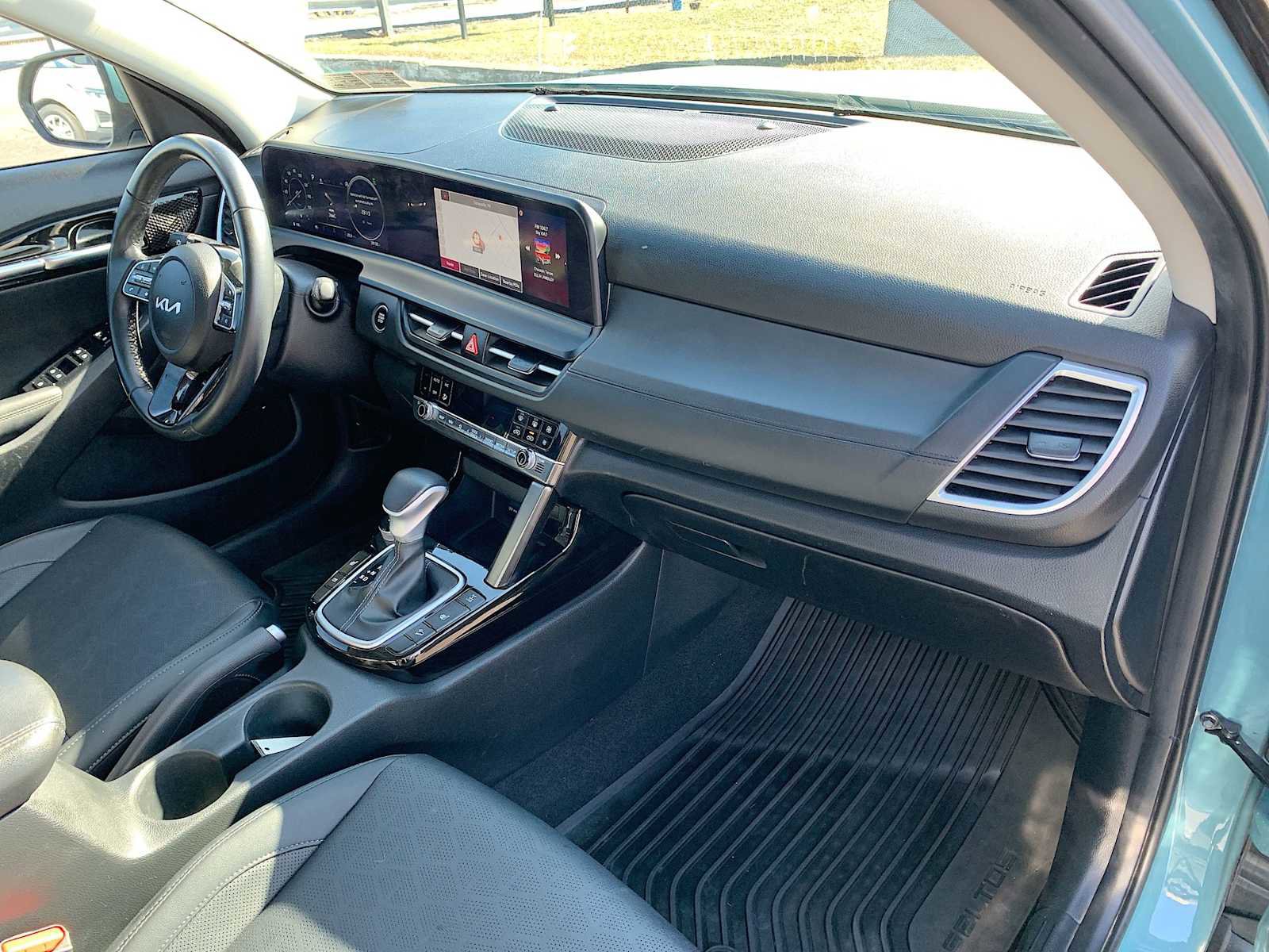 Used 2024 Kia Seltos EX image 29