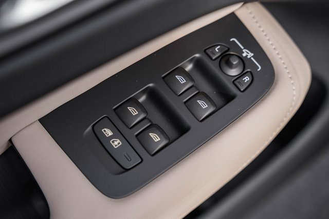 New 2026 Volvo XC60 B5 Plus w/ Protection Package Premier image 36