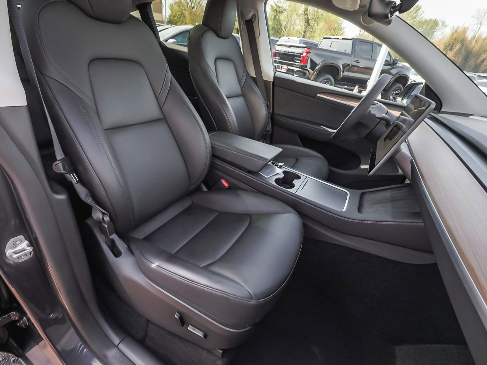 Used 2025 Tesla Model Y Long Range AWD/4WD image 34
