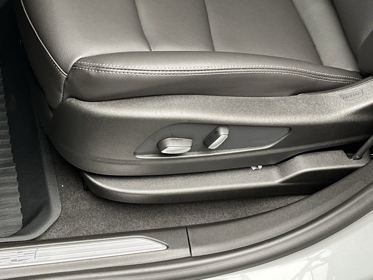 New 2026 Cadillac XT5 Luxury w/ LPO, Floor Liner Package AWD/4WD image 9