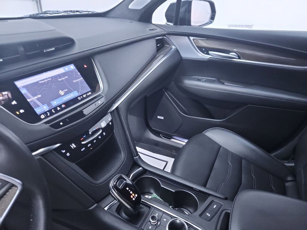 Used 2024 Cadillac XT5 Sportv w/ LPO, Red Accent Package image 25