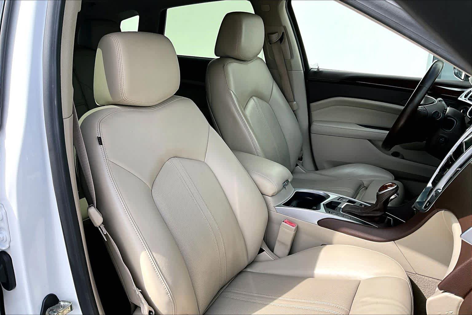 Used 2015 Cadillac SRX Luxury w/ Driver Awareness Package FWD image 8