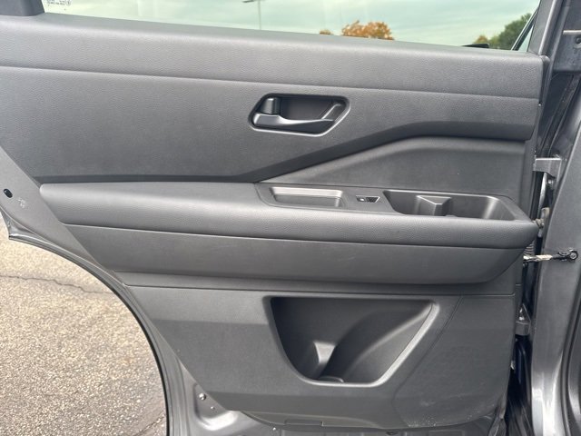 Used 2023 Nissan Pathfinder S image 17