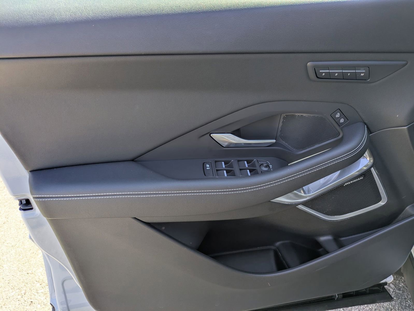 Used 2024 Jaguar E-PACE R-Dynamic SE image 12