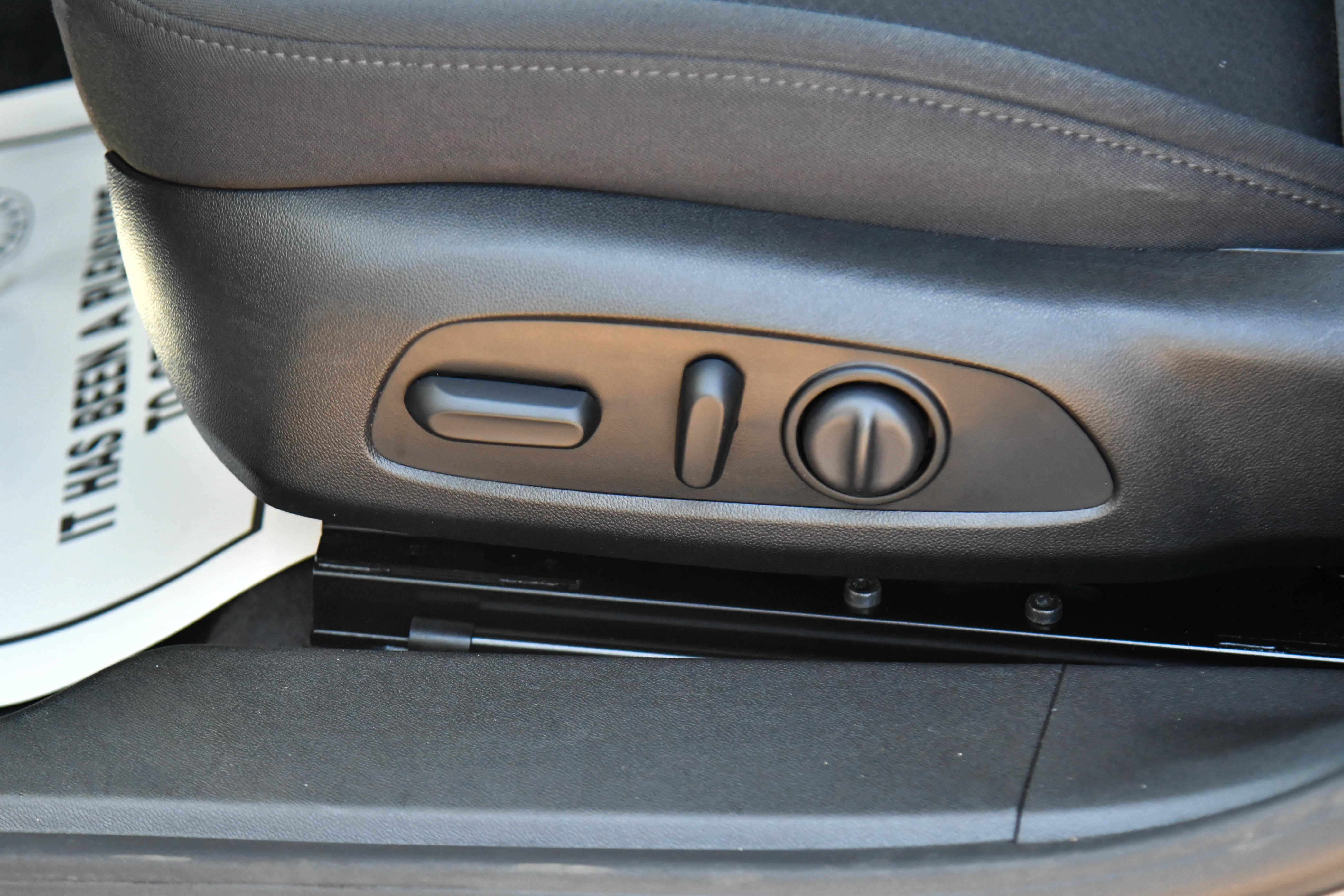 Used 2020 Chevrolet Malibu LT FWD image 16