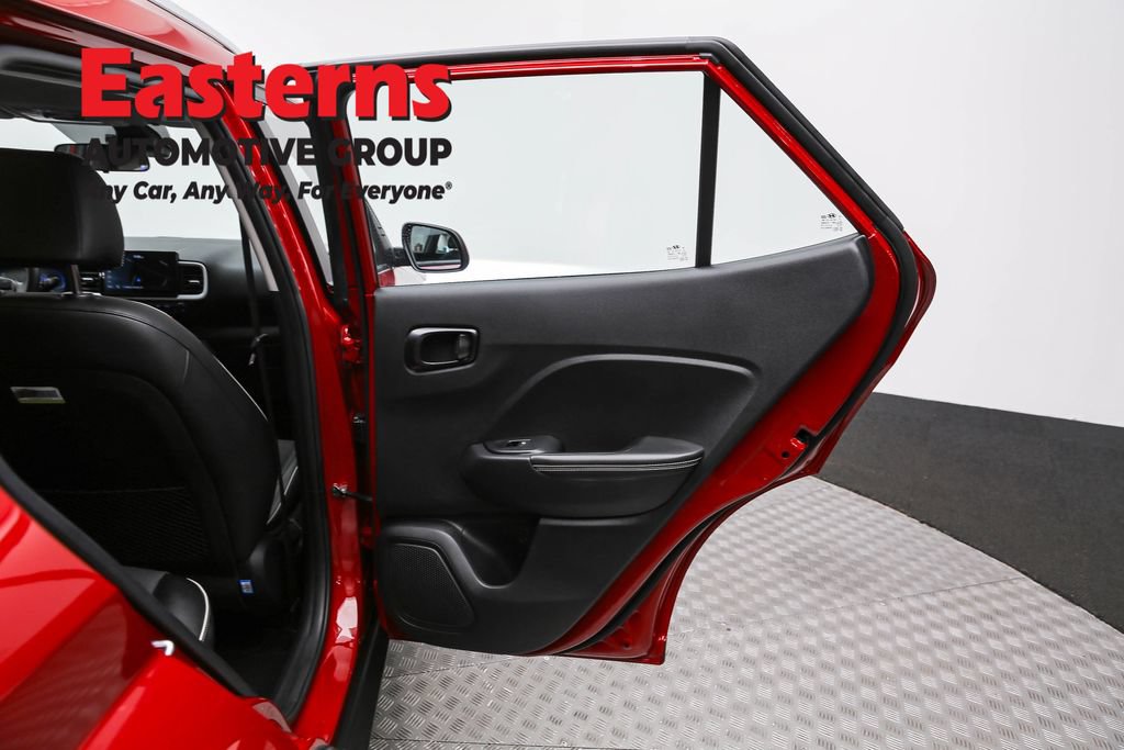 Used 2023 Hyundai Venue Limited FWD image 24