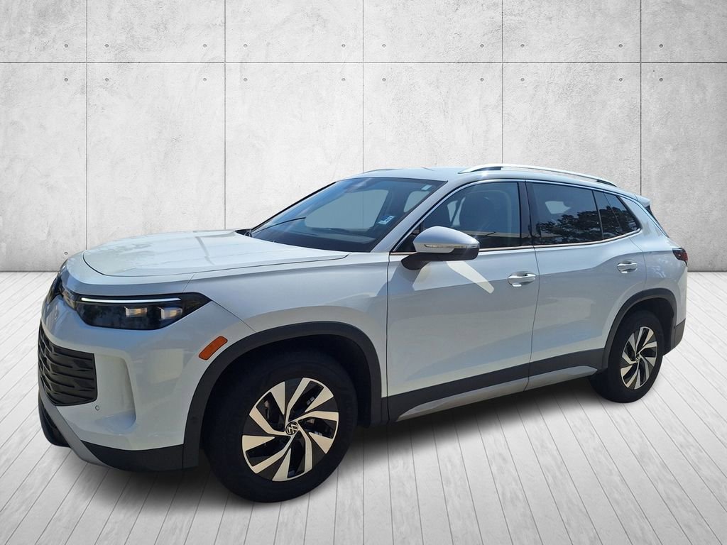 Used 2025 Volkswagen Tiguan S image 9