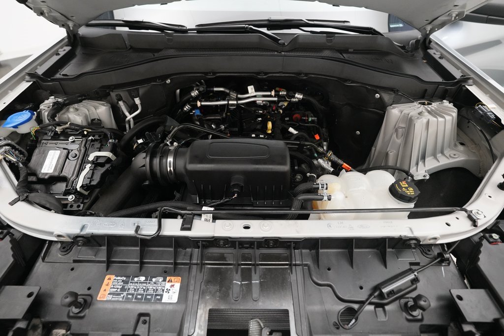 Used 2023 Ford Explorer XLT w/ Equipment Group 202A image 3