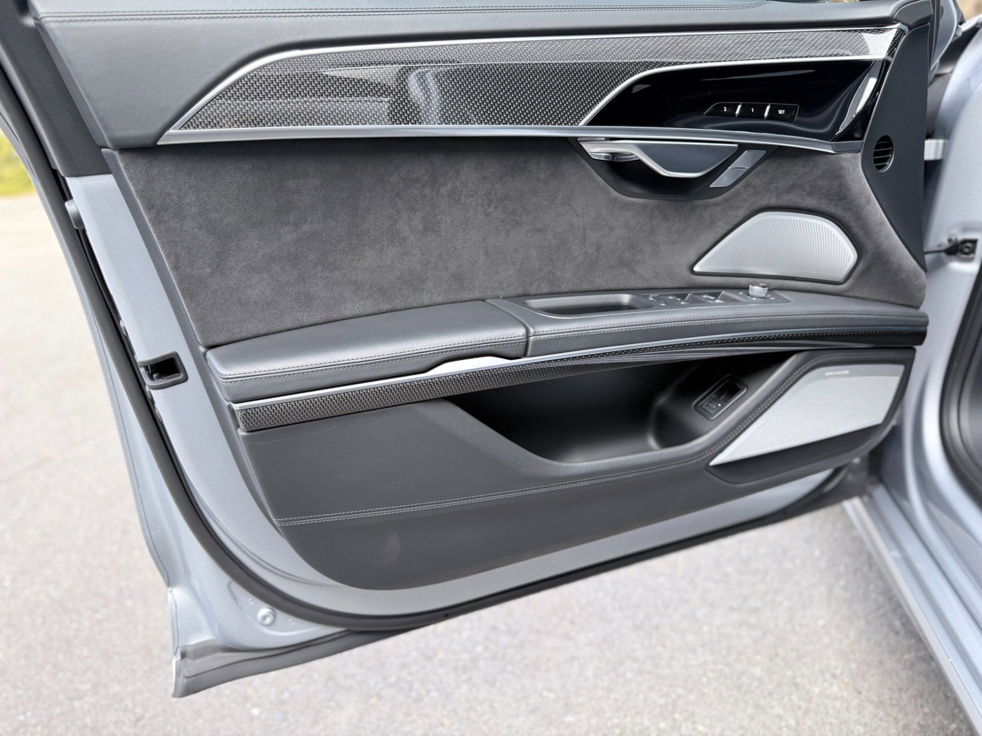 Used 2020 Audi S8 L image 11