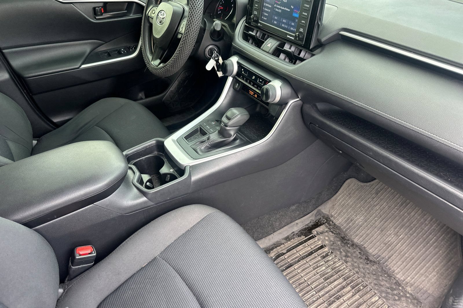 Used 2020 Toyota RAV4 LE w/ Carpet Mat Package FWD image 19