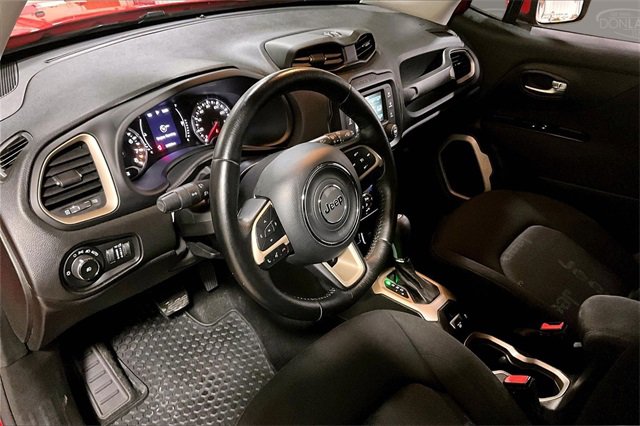 Used 2017 Jeep Renegade Latitude w/ Popular Equipment Group image 17