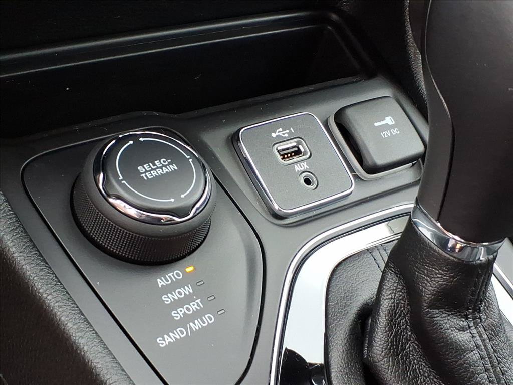 Used 2022 Jeep Cherokee Limited AWD/4WD image 32