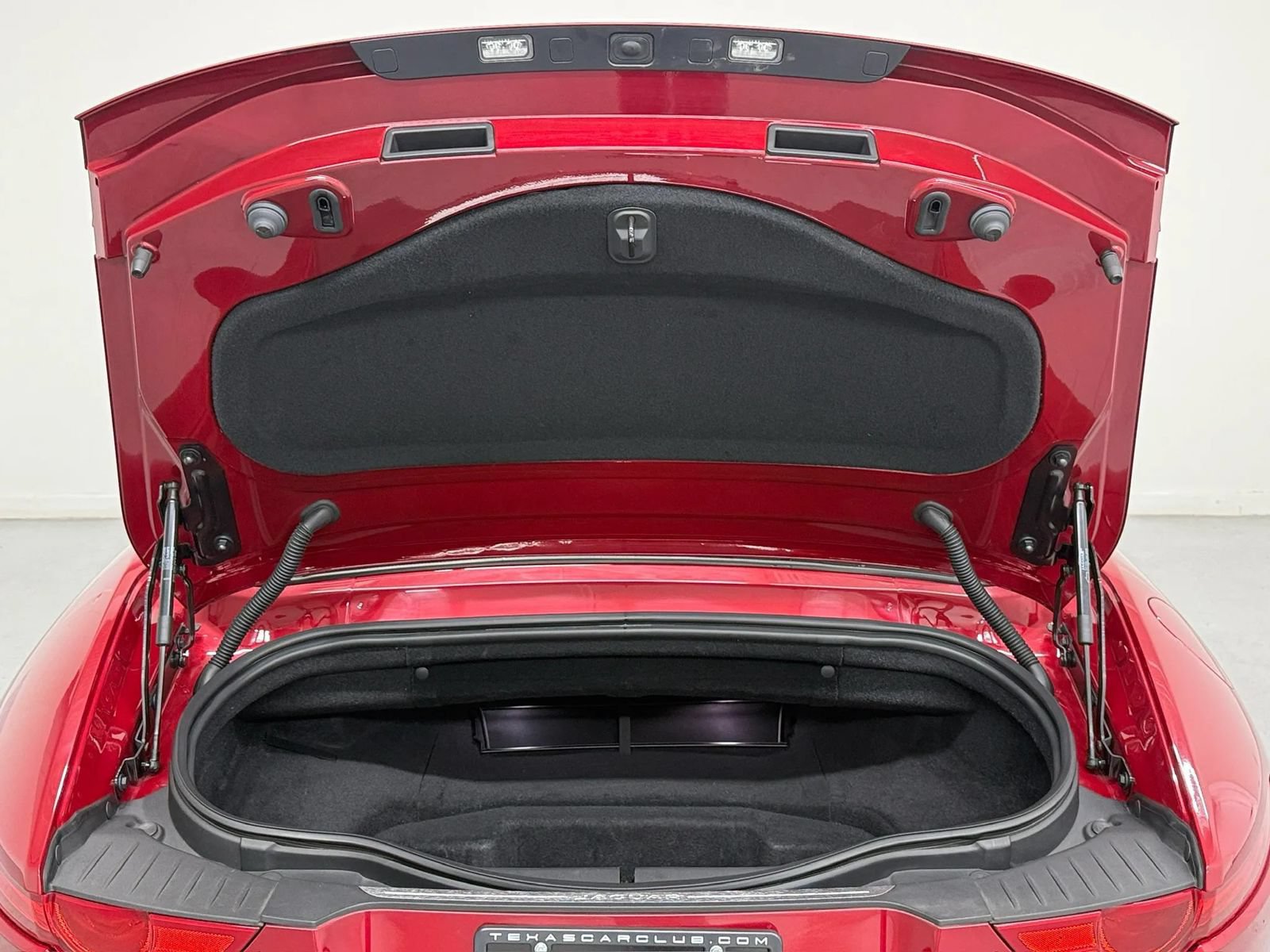 Used 2017 Jaguar F-TYPE R AWD/4WD image 41