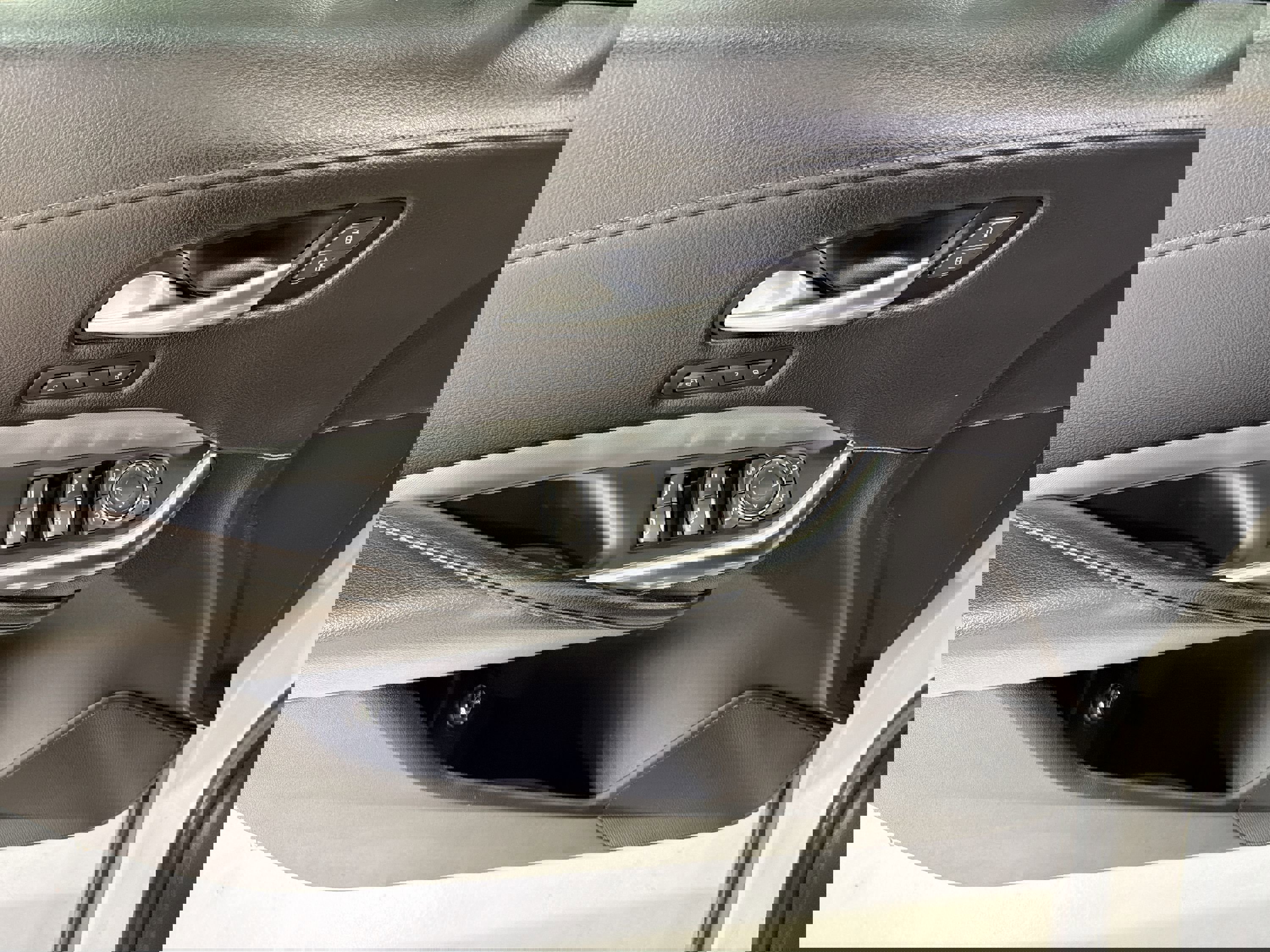 Used 2023 Cadillac XT4 Premium Luxury FWD image 12