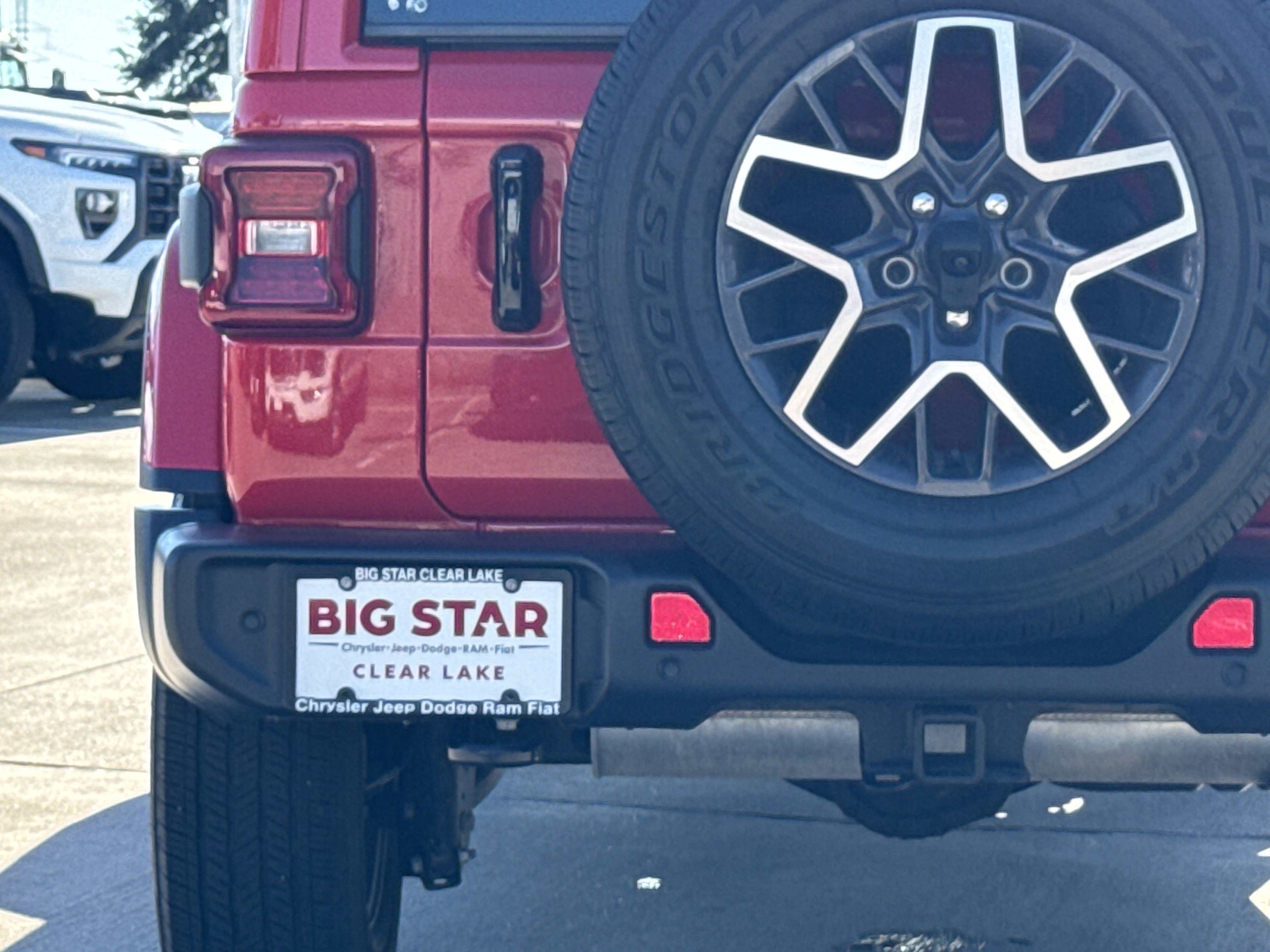 Used 2024 Jeep Wrangler Sahara w/ Technology Group image 12