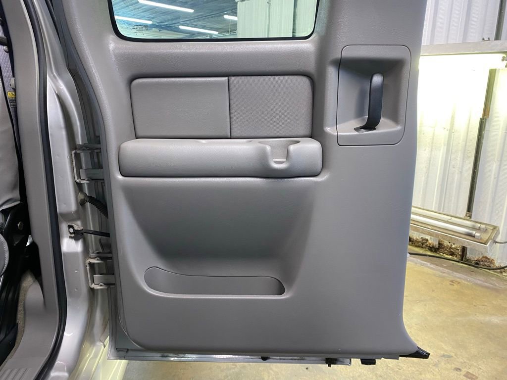 Used 2004 Chevrolet Silverado 3500 LT image 38