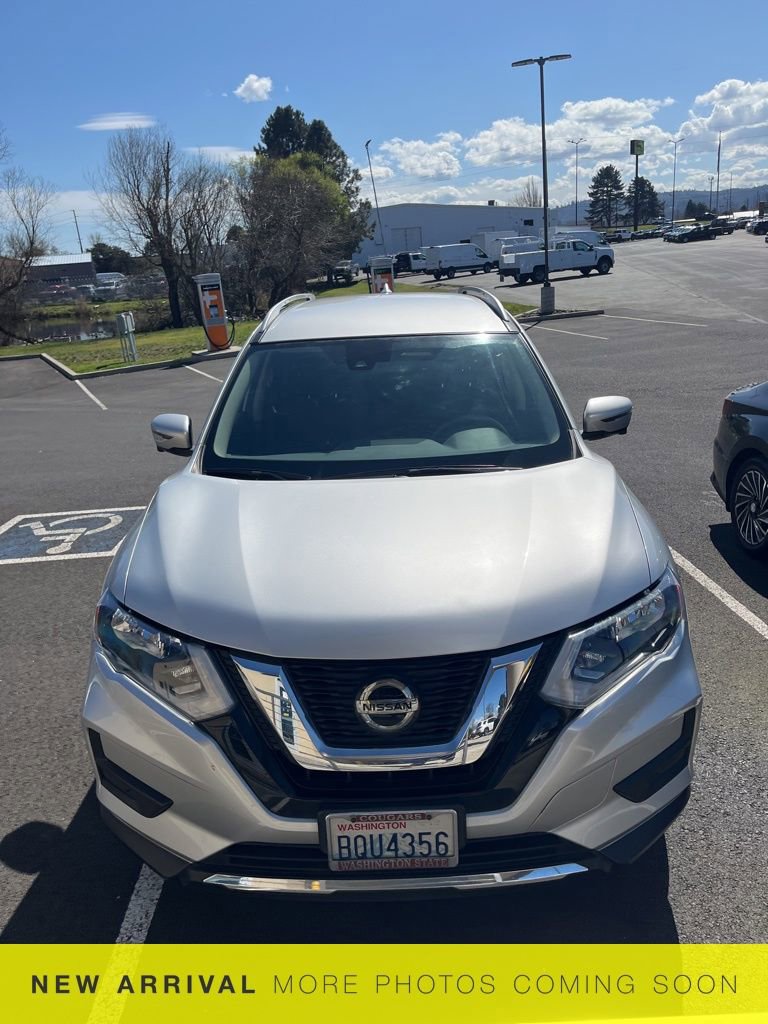 Used 2019 Nissan Rogue SV w/ Premium Package image 2