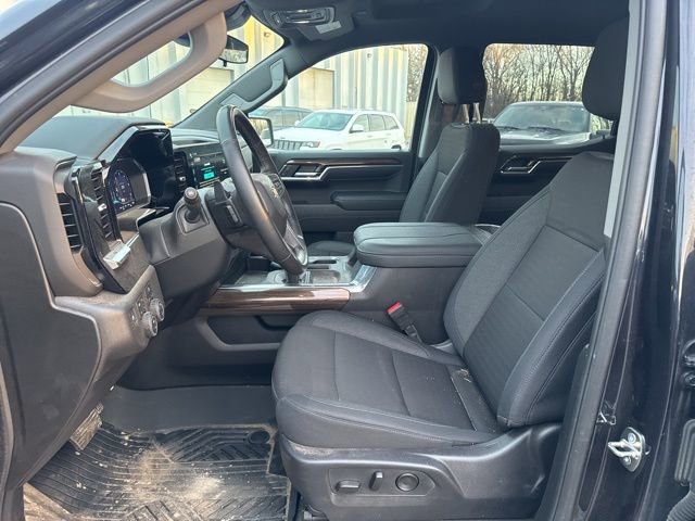 Used 2024 Chevrolet Silverado 1500 LT image 12