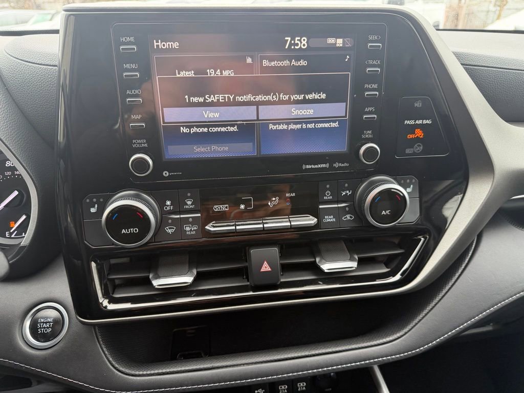 Used 2020 Toyota Highlander XLE image 26