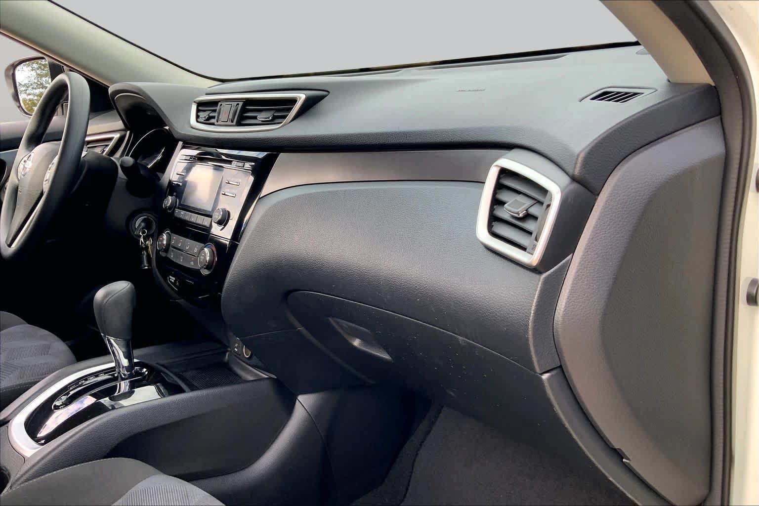 Used 2016 Nissan Rogue S w/ Appearance Package FWD image 19
