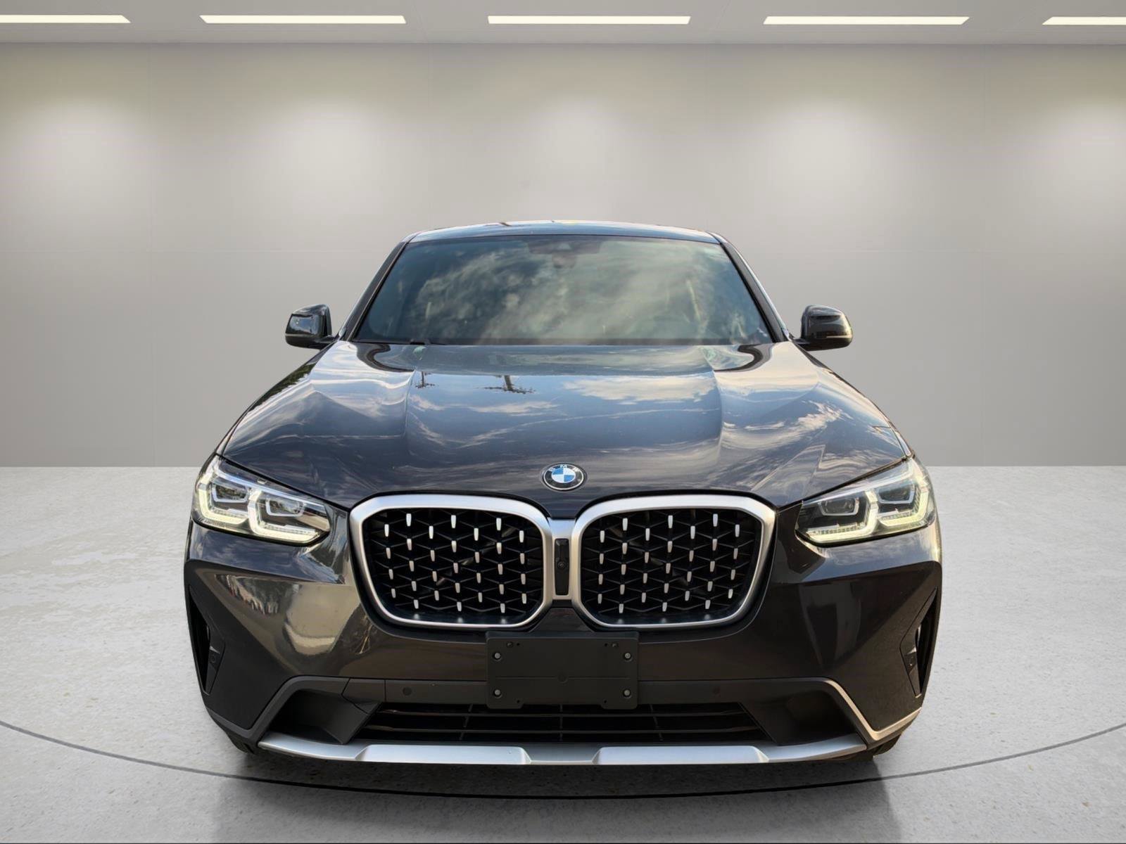 Used 2024 BMW X4 xDrive30i w/ Parking Assistance Package AWD/4WD image 10