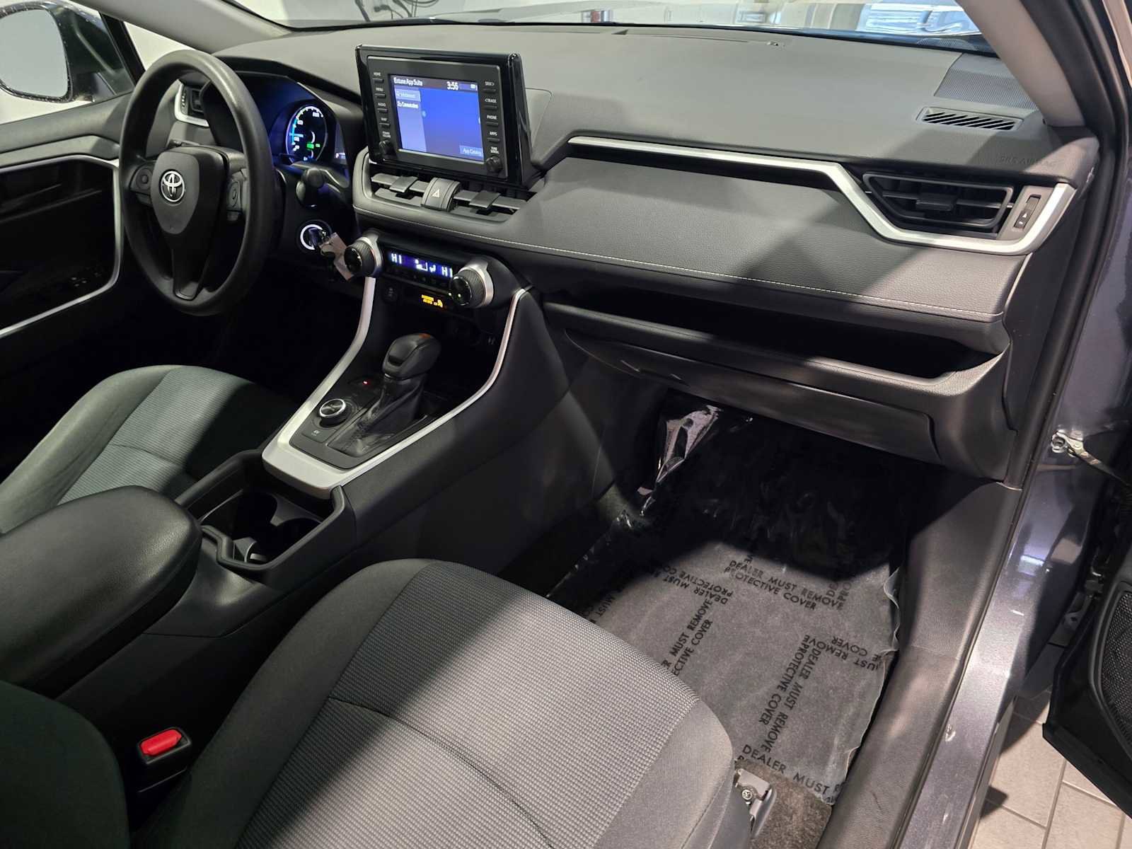 Used 2019 Toyota RAV4 LE image 14