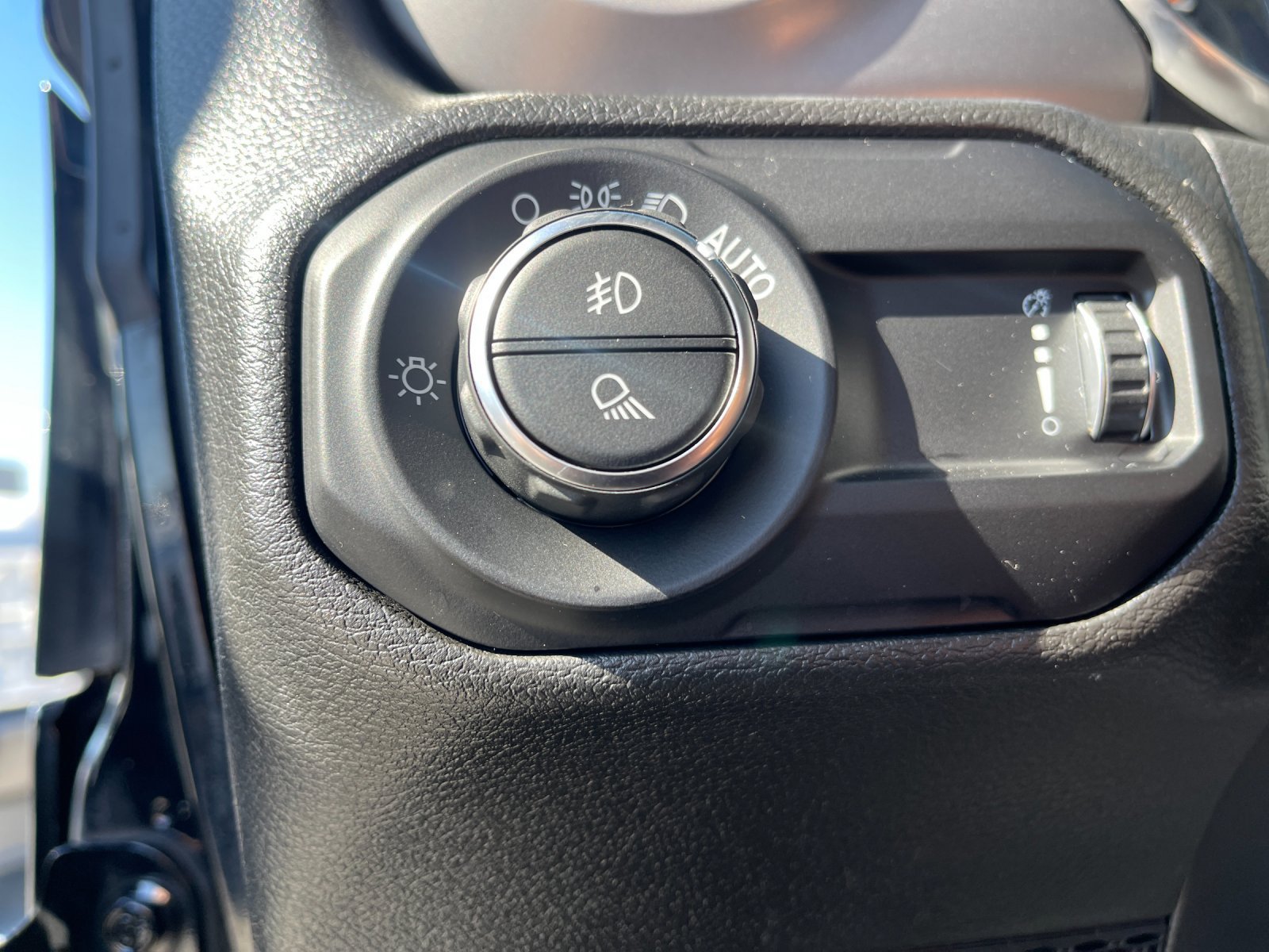 Used 2023 Jeep Gladiator Rubicon w/ LED Lighting Group AWD/4WD image 32
