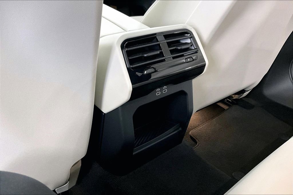 Used 2025 BMW i5 xDrive40 w/ Premium Package image 10