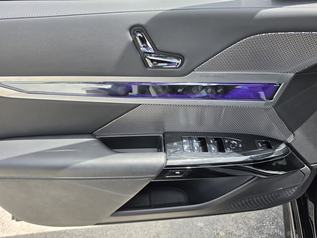 Used 2023 BMW 760i xDrive w/ Executive Package image 17