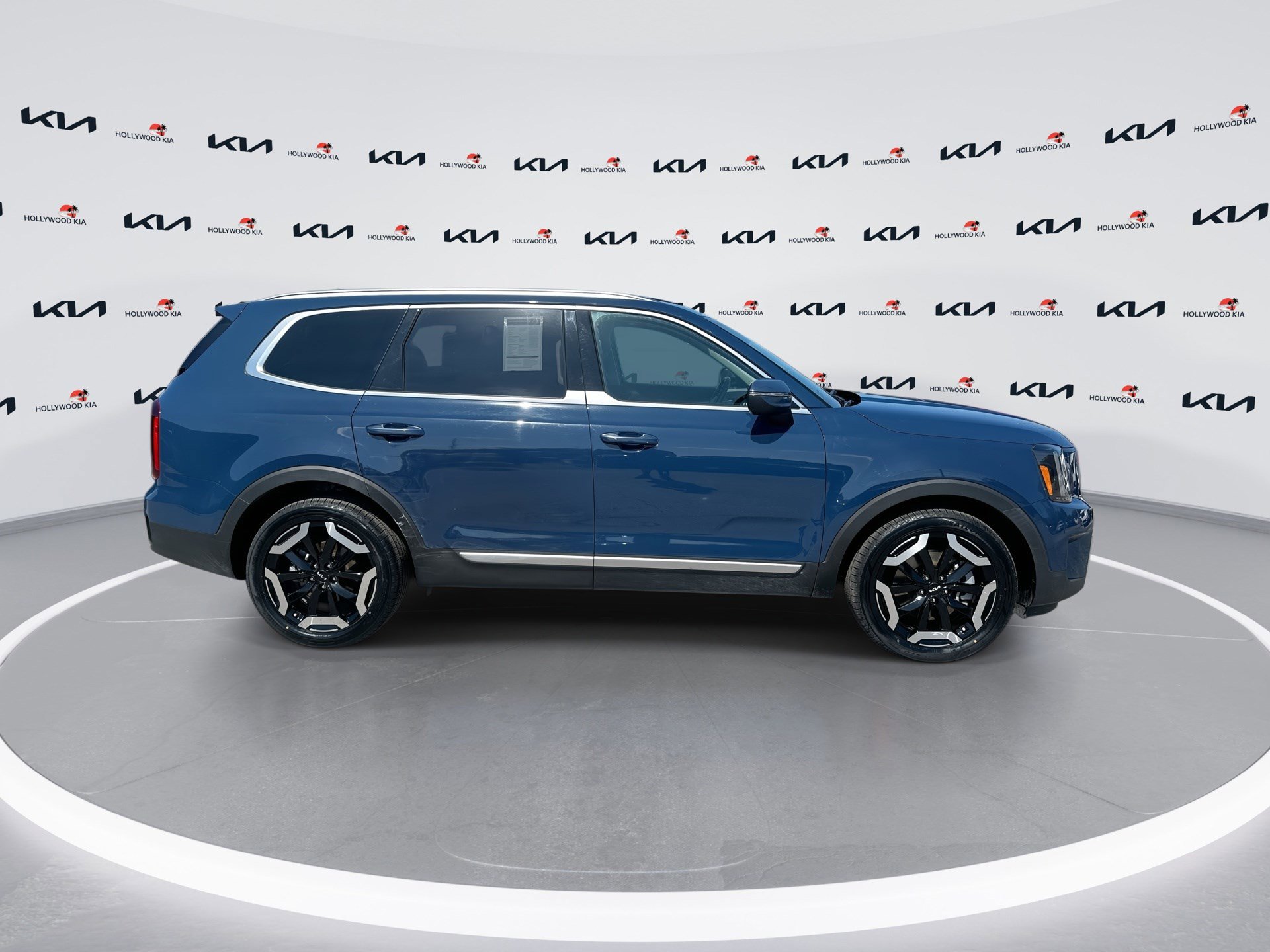 Used 2023 Kia Telluride S w/ S Sunroof Package FWD image 9