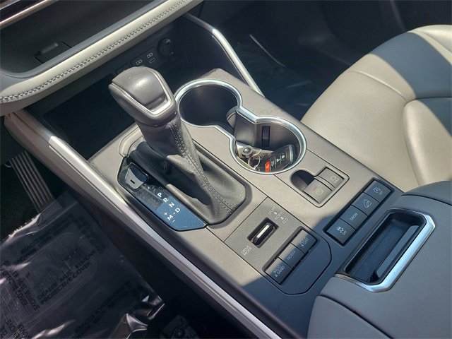 Used 2022 Toyota Highlander XLE image 35