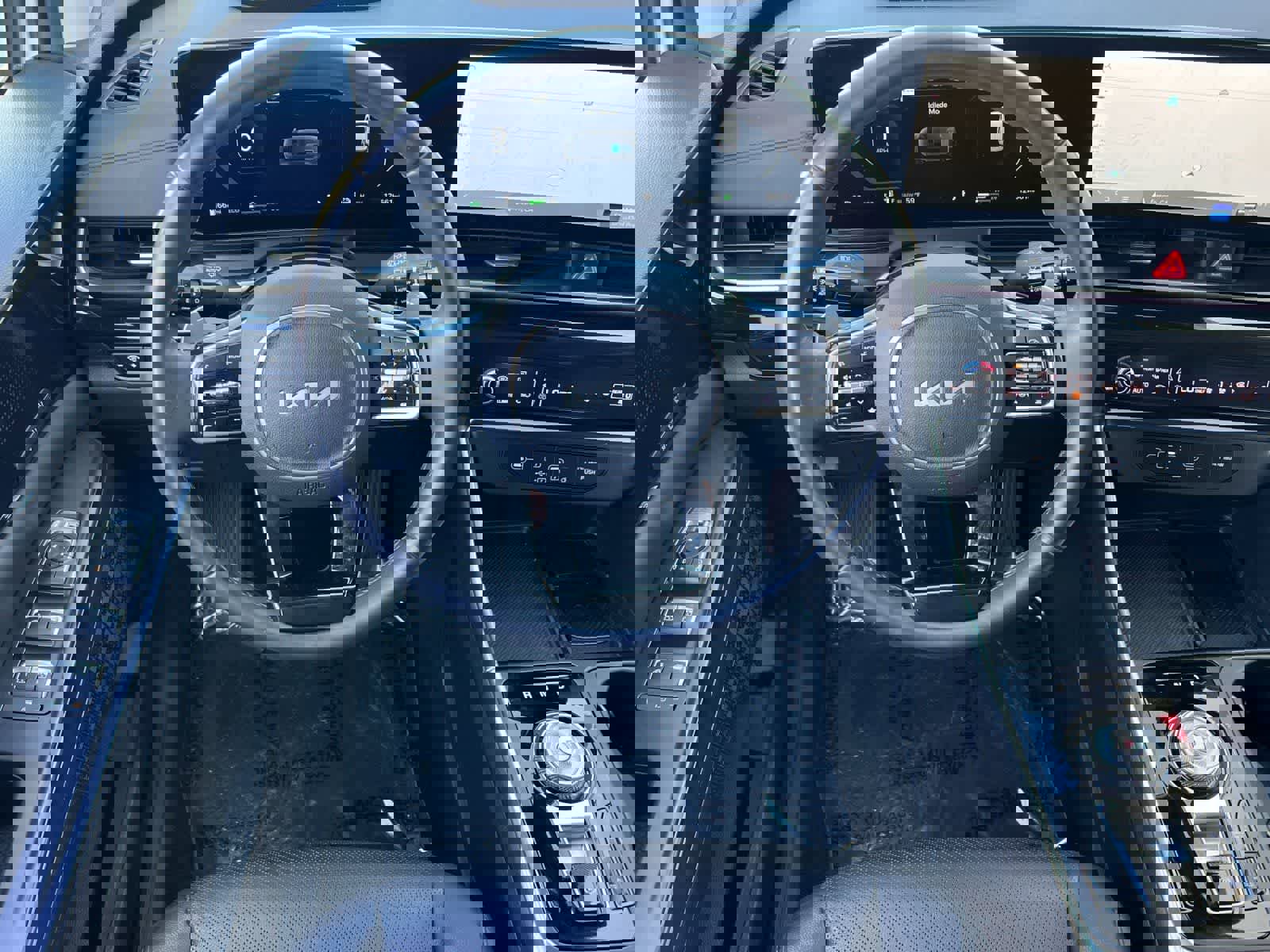 Used 2025 Kia Carnival SX Prestige image 15