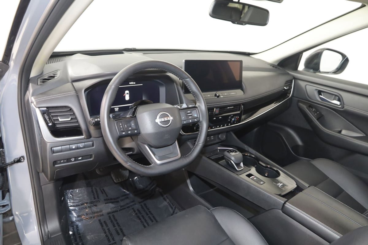 Used 2025 Nissan Rogue SL w/ Tech Package FWD image 28