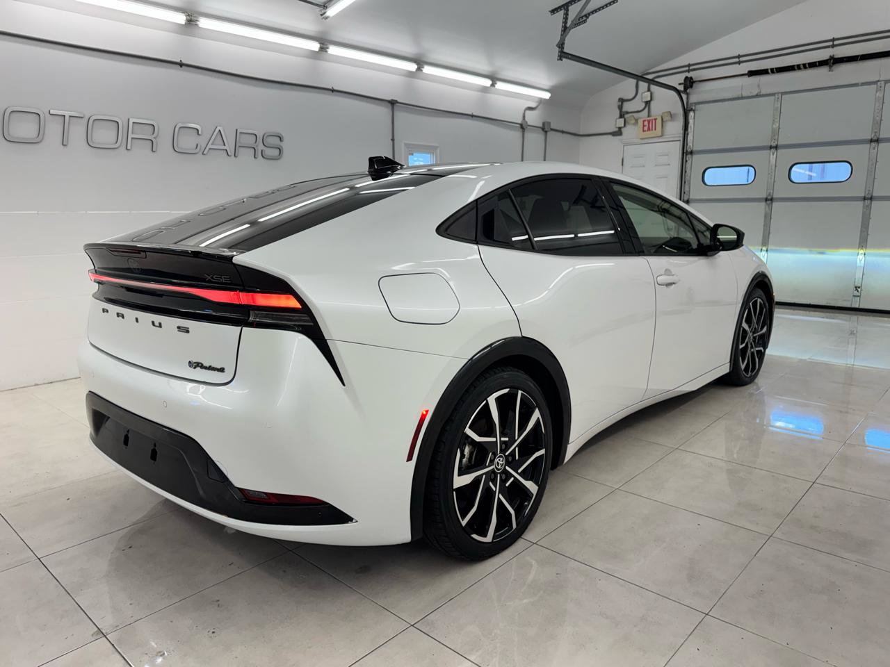 Used 2024 Toyota Prius Prime FWD image 5