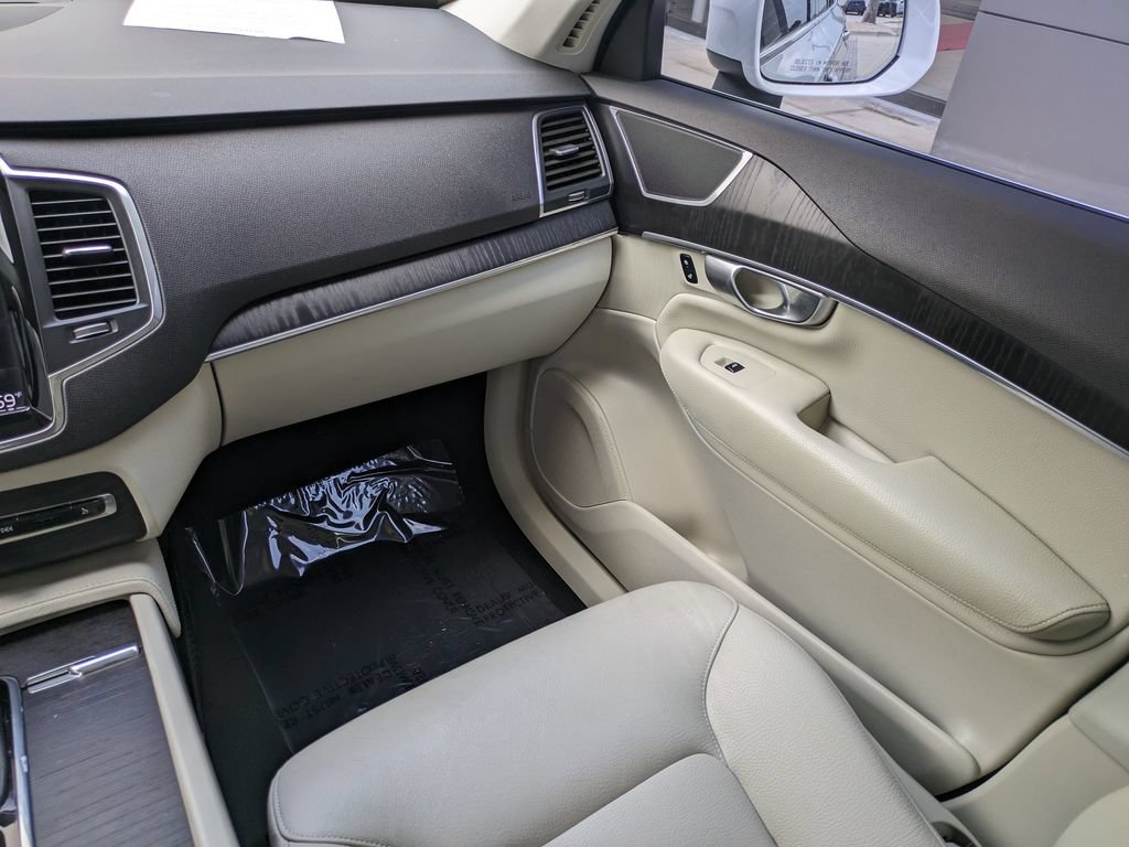 Used 2020 Volvo XC90 T5 Momentum w/ Protection Package Premier AWD/4WD image 15