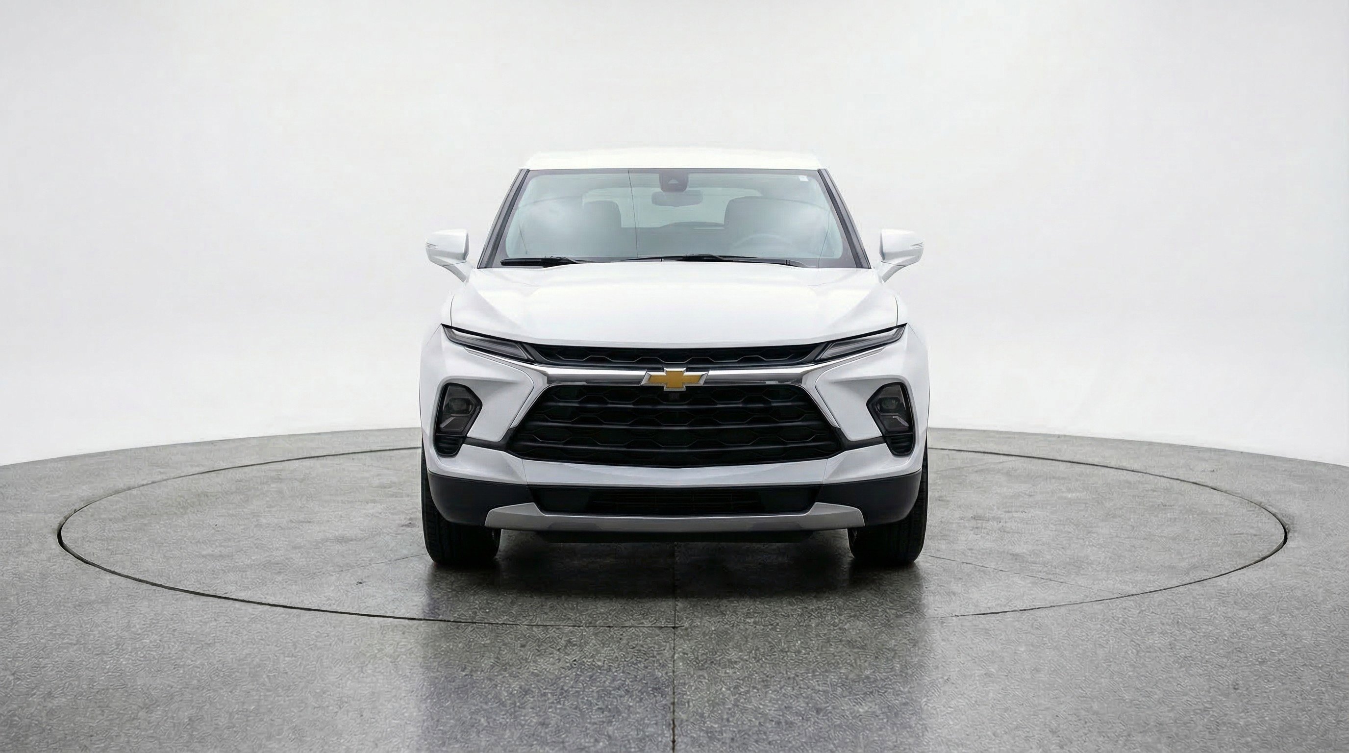 Used 2025 Chevrolet Blazer LT image 2
