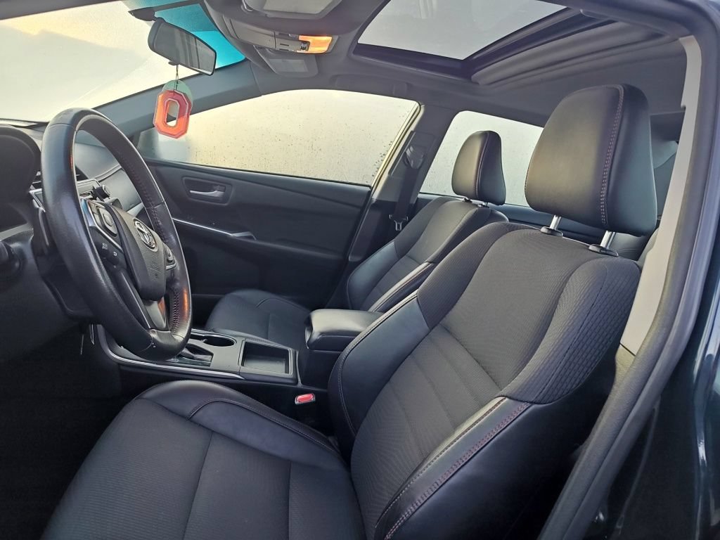 Used 2017 Toyota Camry SE FWD image 6