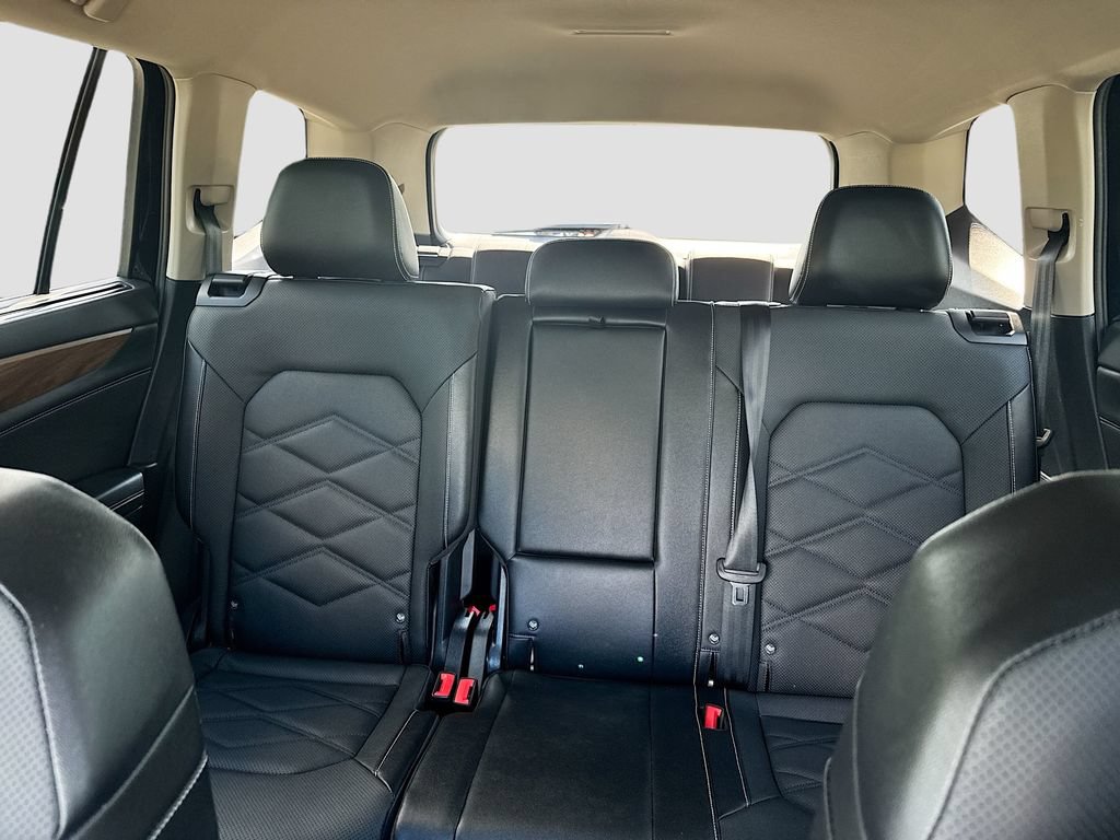 Used 2025 Volkswagen Atlas SE AWD/4WD image 29