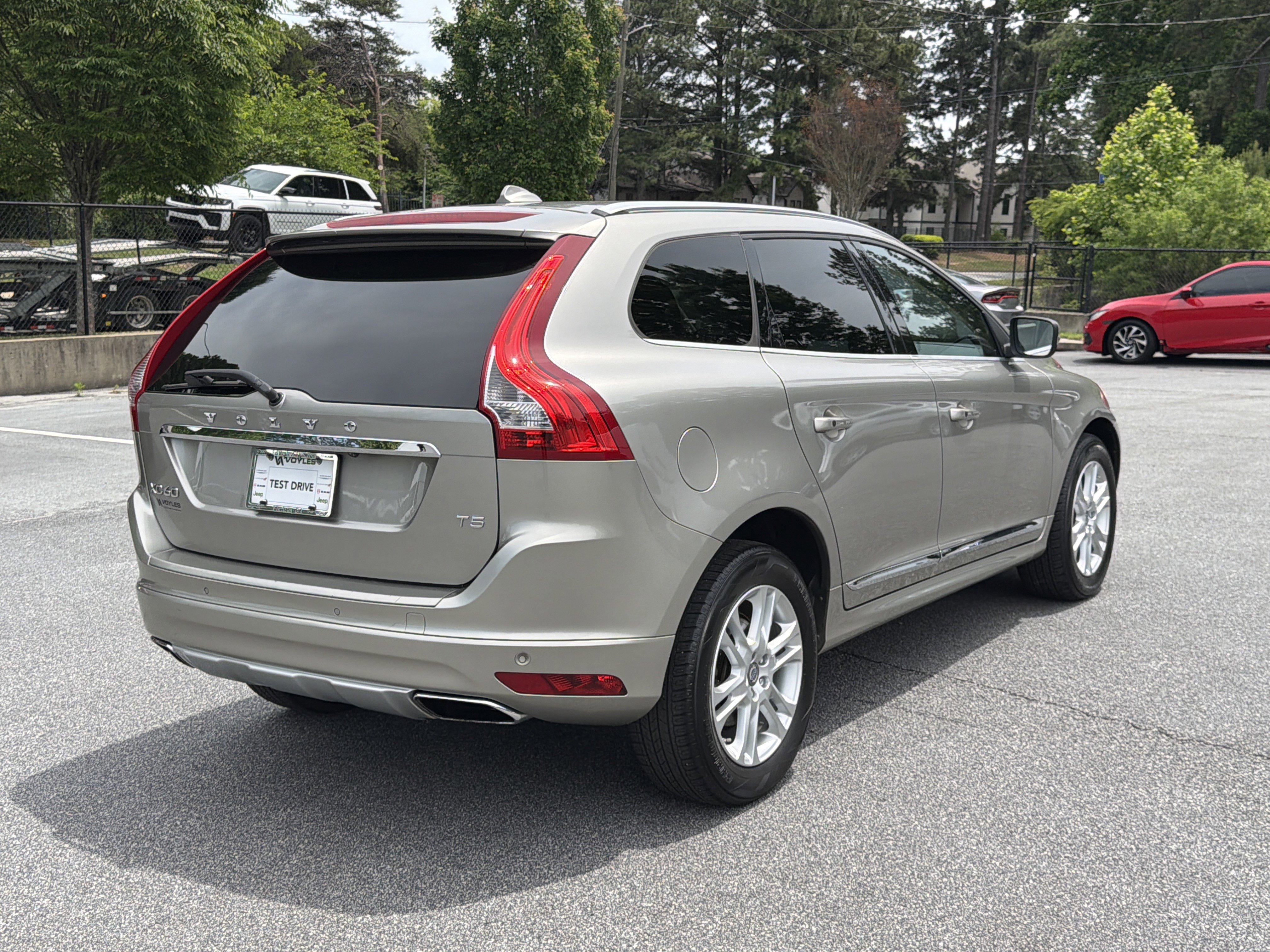 Used 2015 Volvo XC60 T5 Premier w/ Proximity Package FWD image 8