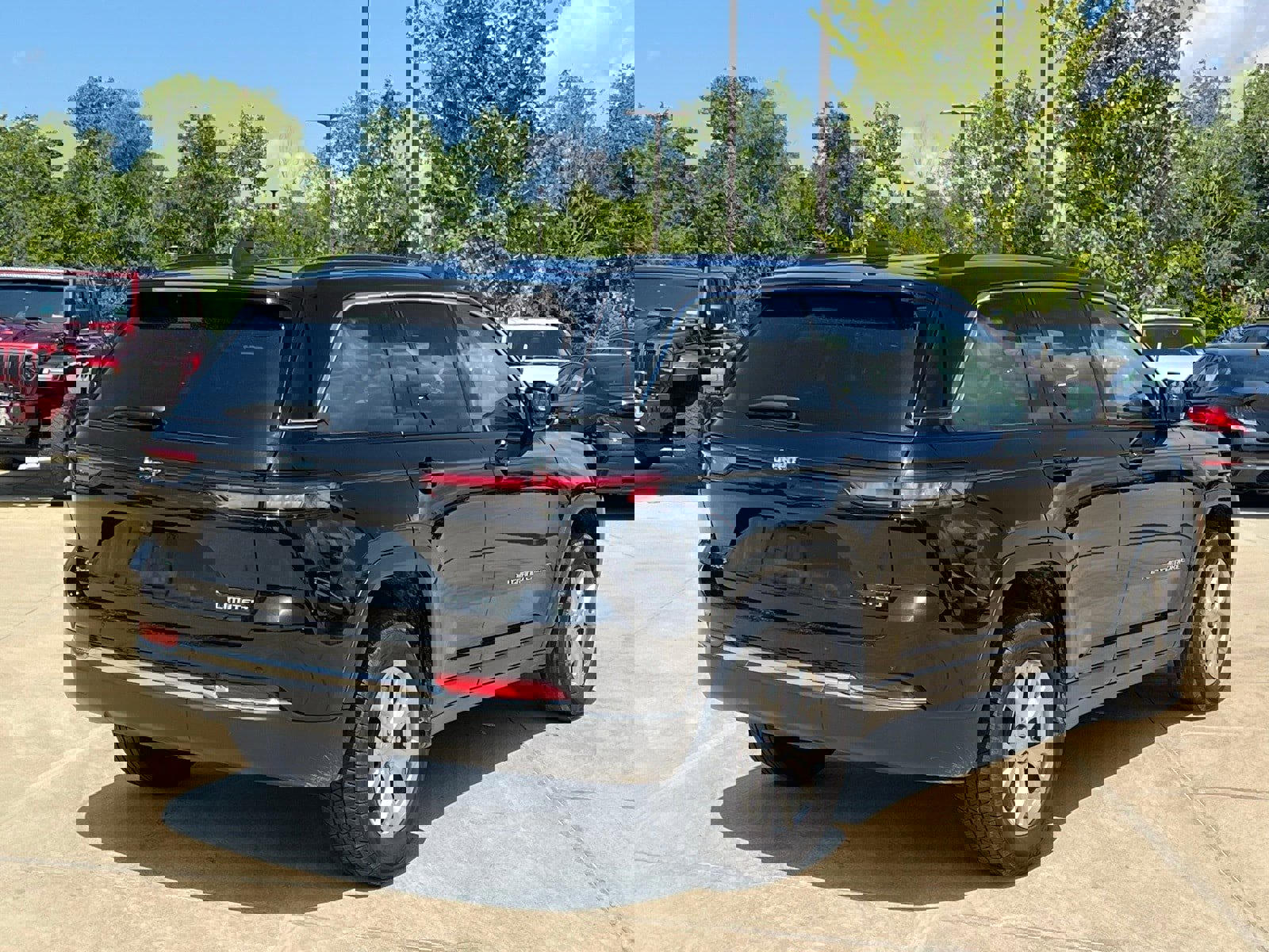 Used 2023 Jeep Grand Cherokee Limited image 11