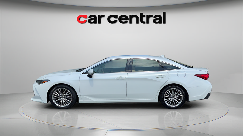 Used 2019 Toyota Avalon Limited FWD image 2