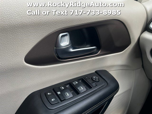 Used 2023 Chrysler Voyager LX image 30