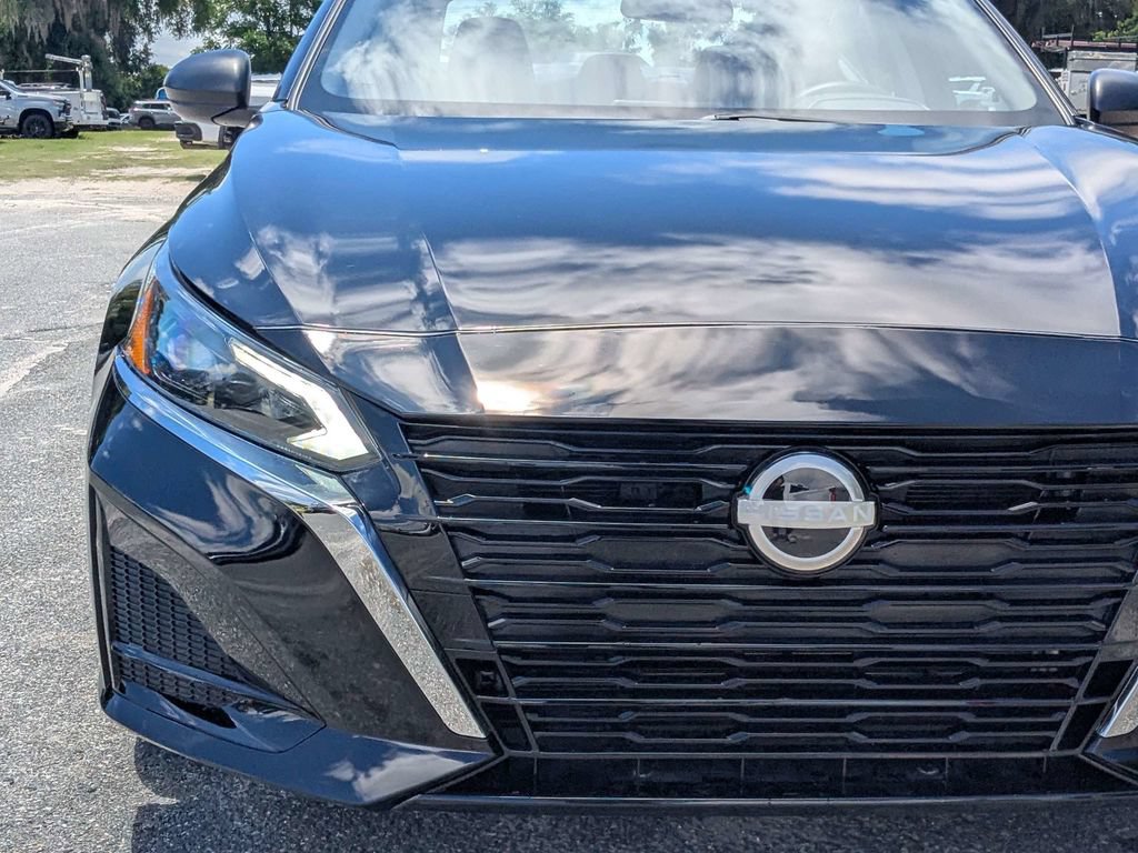 Used 2025 Nissan Altima 2.5 SV FWD image 9