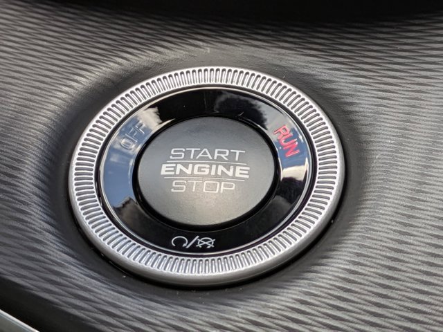 New 2025 Jeep Grand Cherokee Altitude image 24