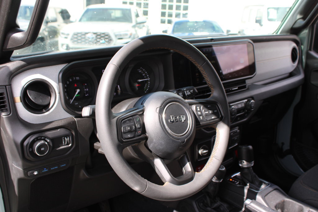 Used 2024 Jeep Wrangler Unlimited AWD/4WD image 26
