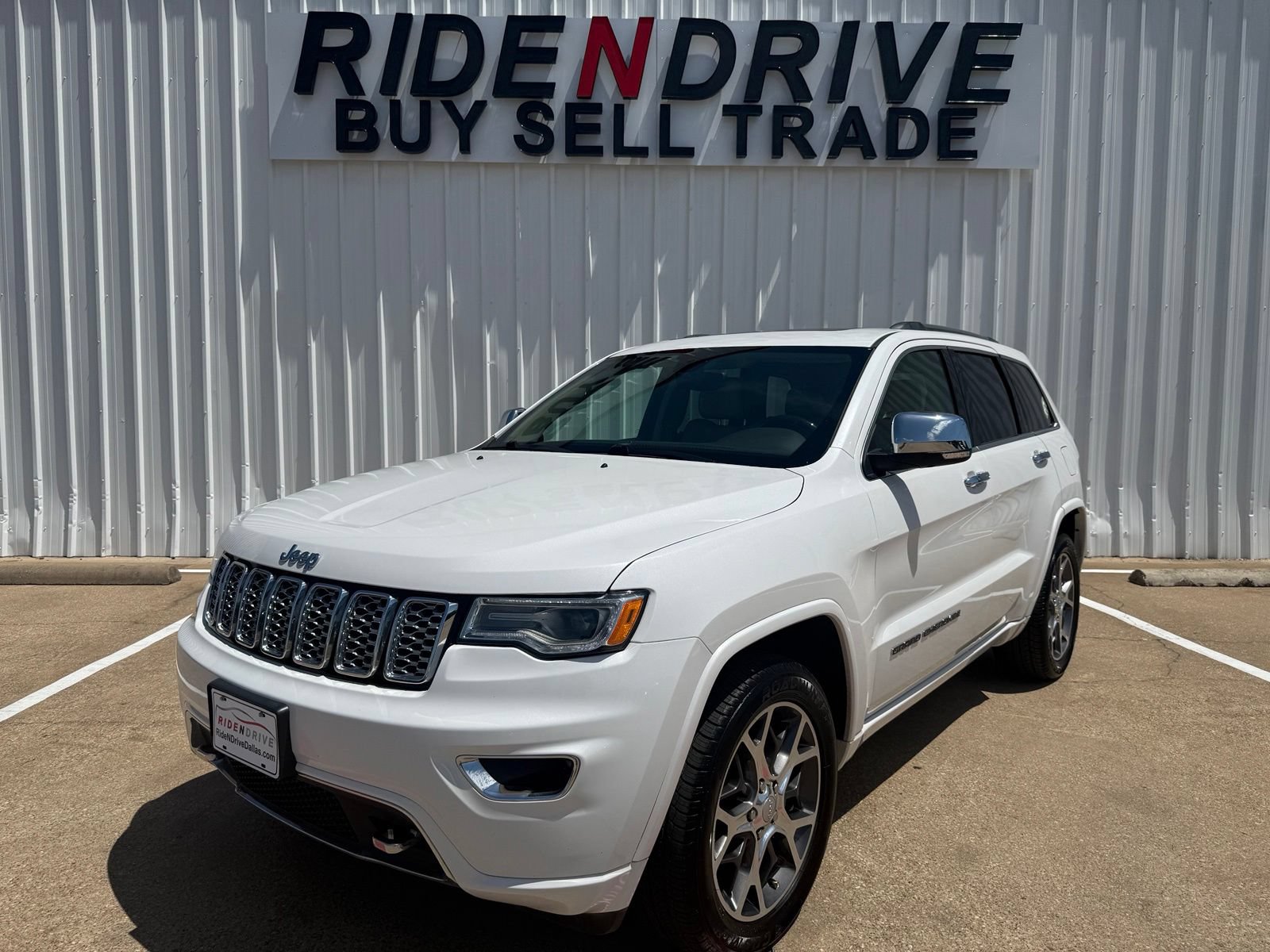 Used 2020 Jeep Grand Cherokee Overland RWD image 1