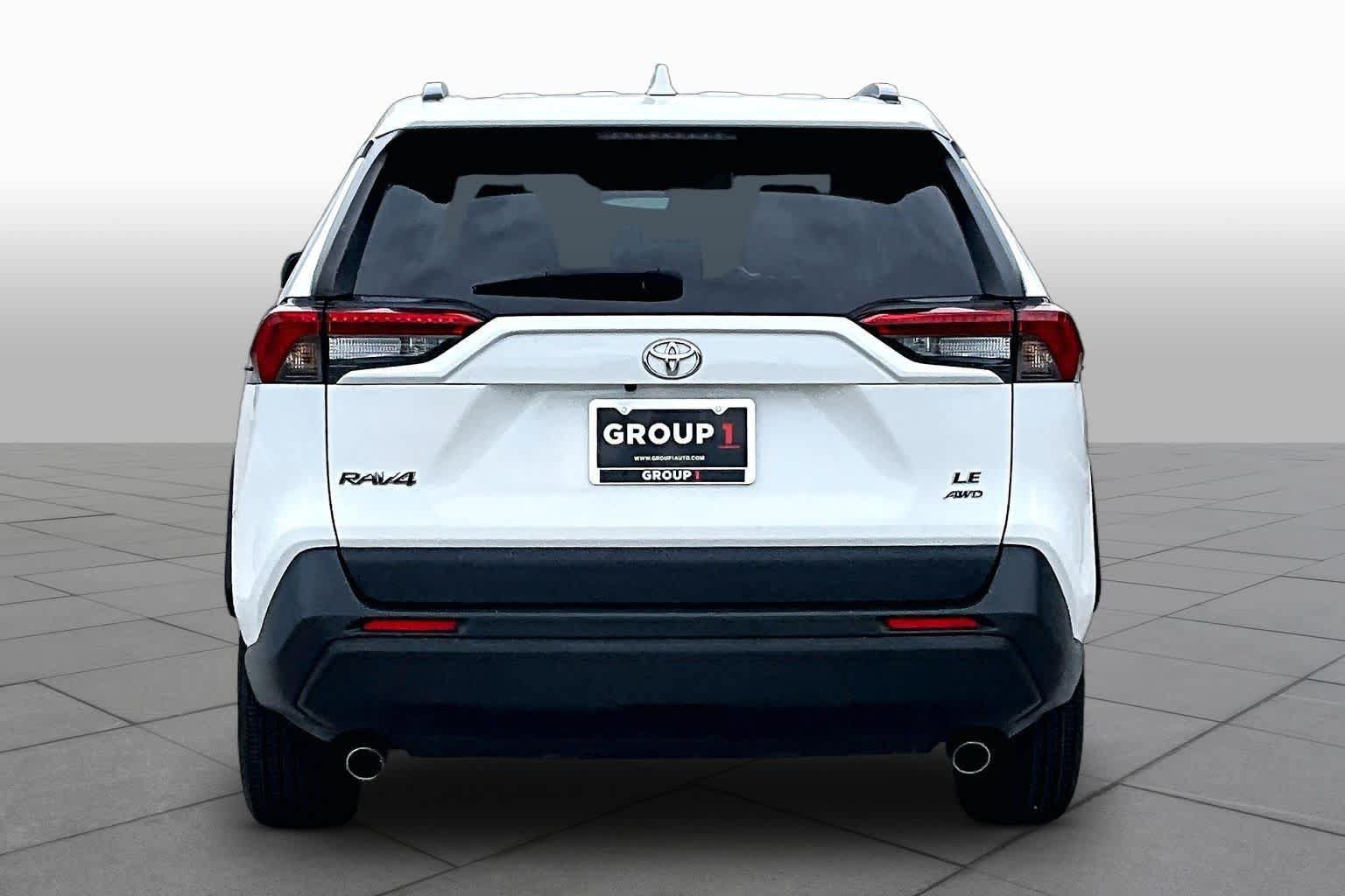 Used 2021 Toyota RAV4 LE AWD/4WD image 5