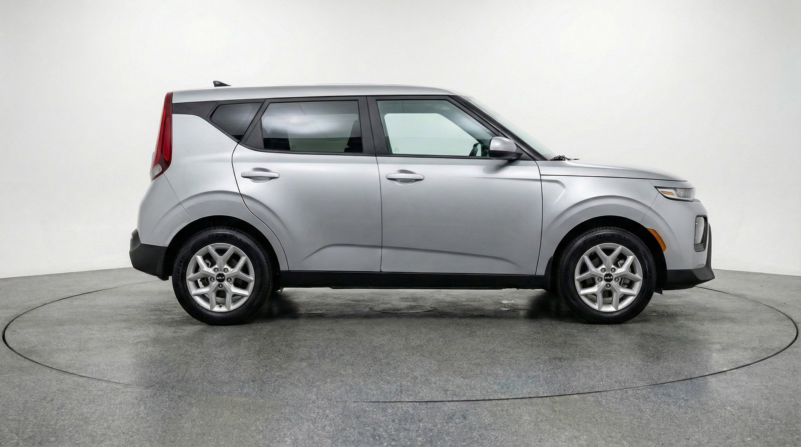 Used 2025 Kia Soul LX w/ LX Technology Package FWD image 11
