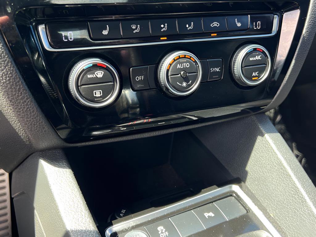 Used 2017 Volkswagen Jetta GLI FWD image 37
