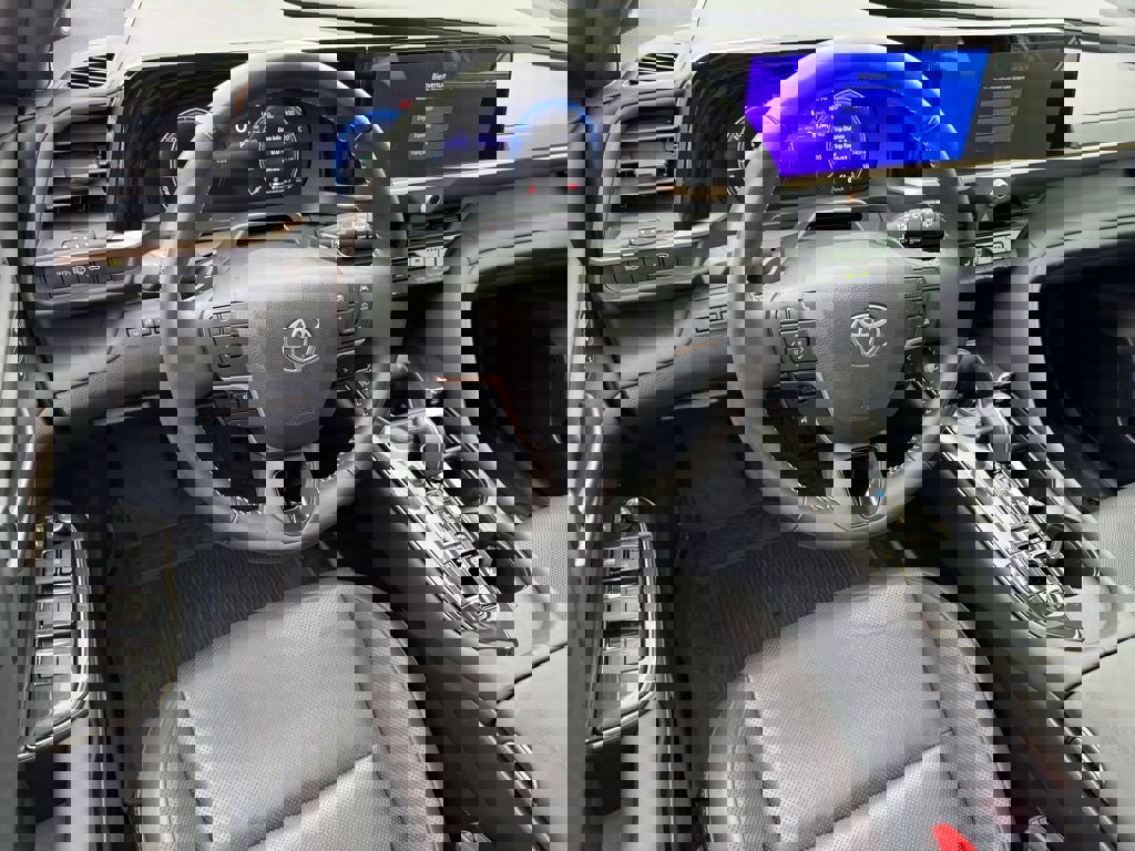 Used 2025 Toyota Crown Signia image 25